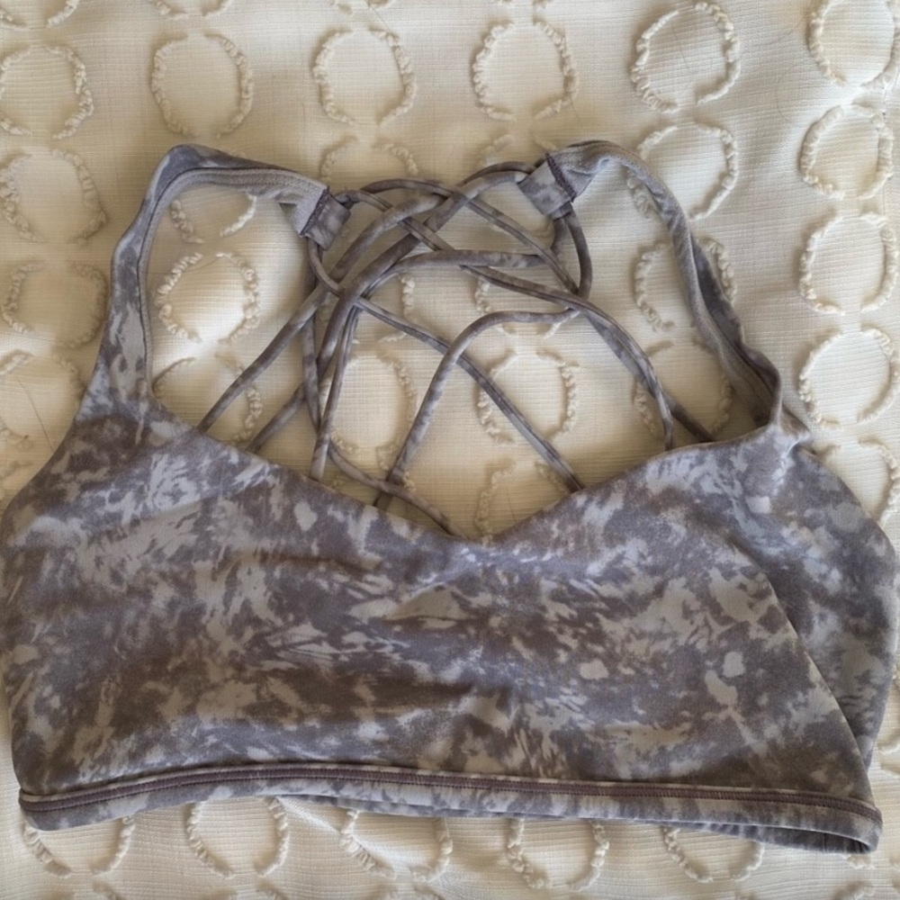 lululemon athletica free to be wild bra size 8